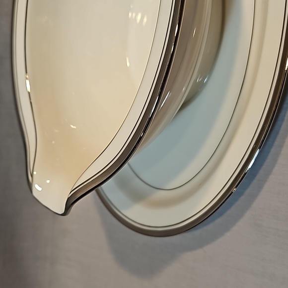 Noritake Champlain 7553 Gravy Boat w/Attached Underplate Ivory China new - Picture 2 of 9